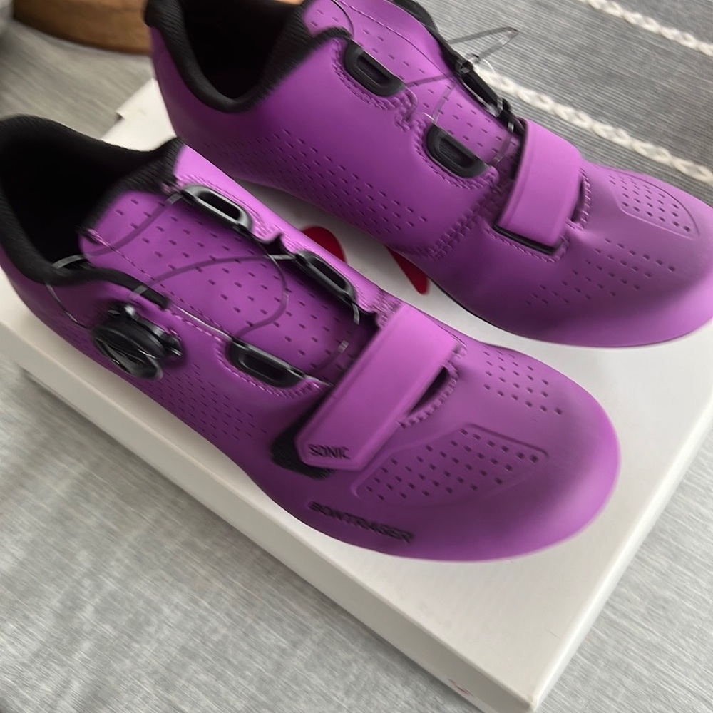Brand new never worn Bontrager womens cycling shoes with clips installed